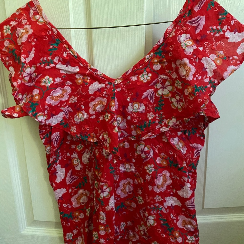 Cute, flirty top by Q&A. Size XS.